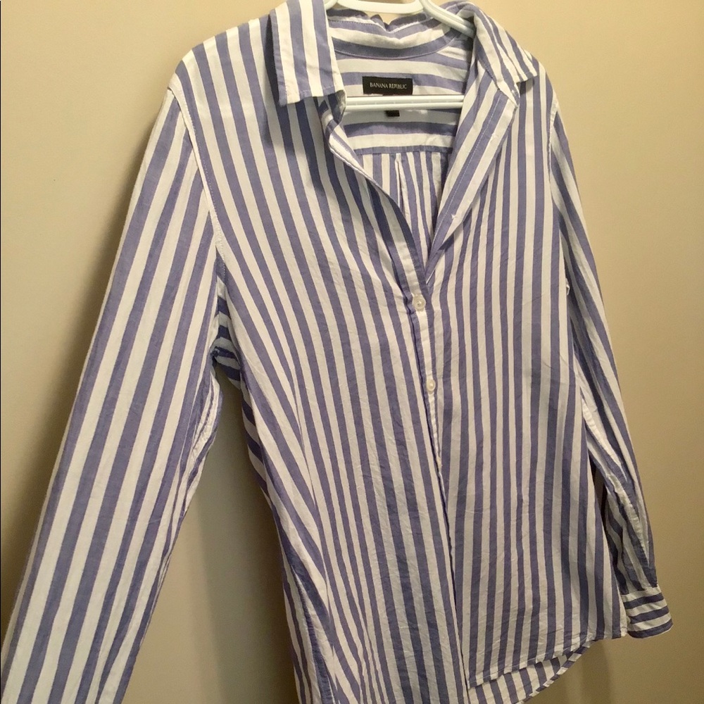 BANANA REPUBLIC BUTTON DOWN BLOUSE- SIZE M
